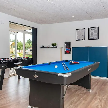 10 Person In N Rre Nebel Holiday home